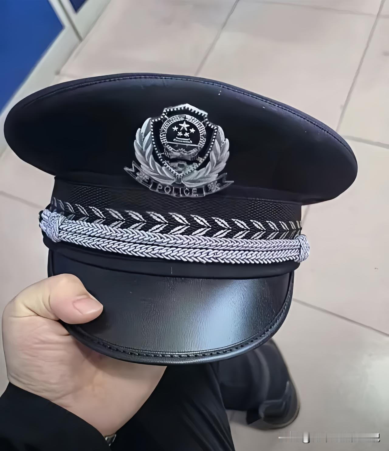 既保威严又省钱！2025警服换装获赞一个小细节却引网友热议必须夸夸202