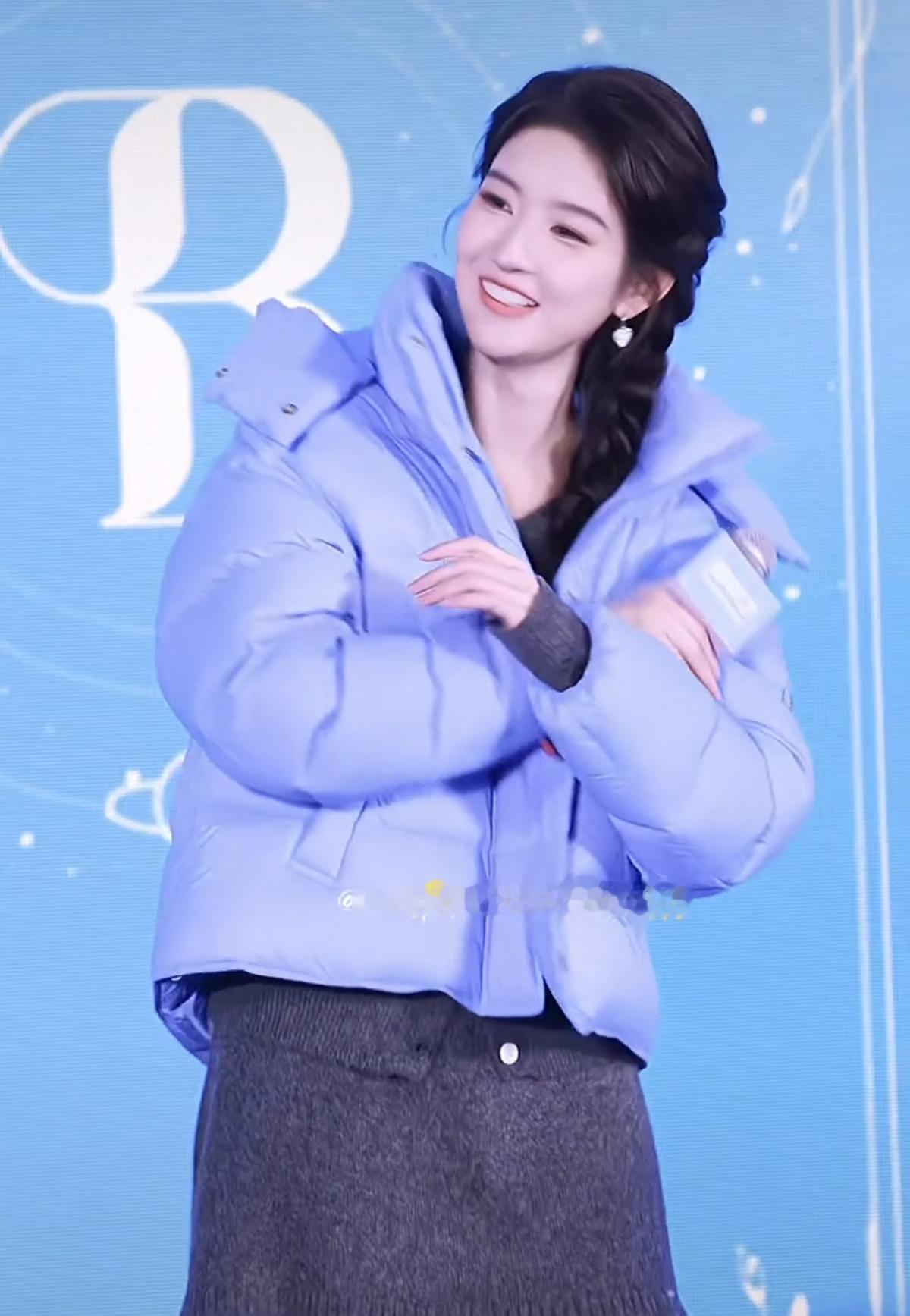 说实话明星跟网红还是有很大差别的，明星是那种自然的美给人感觉[比心]王玉雯长的好