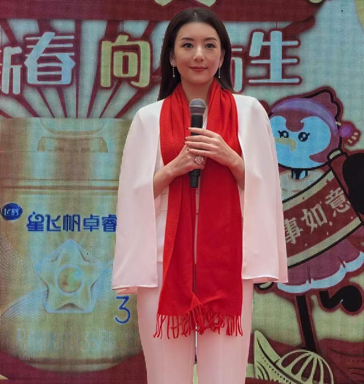 这个世界上我最不理解的人就是方媛了明明自己已经是富豪太太了，为什么还要出来混