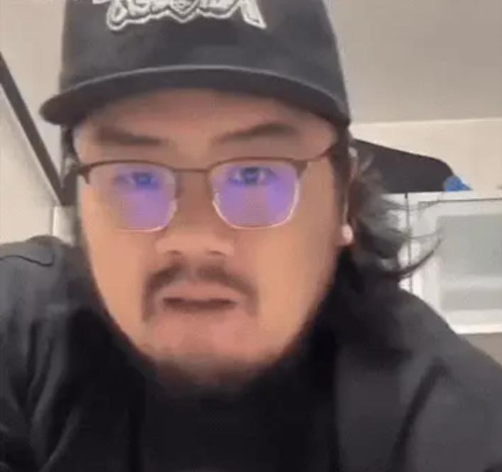 一位美籍越南人，在谈到华人的时候说道“自己发现80年代，90年代，移民美国的这一