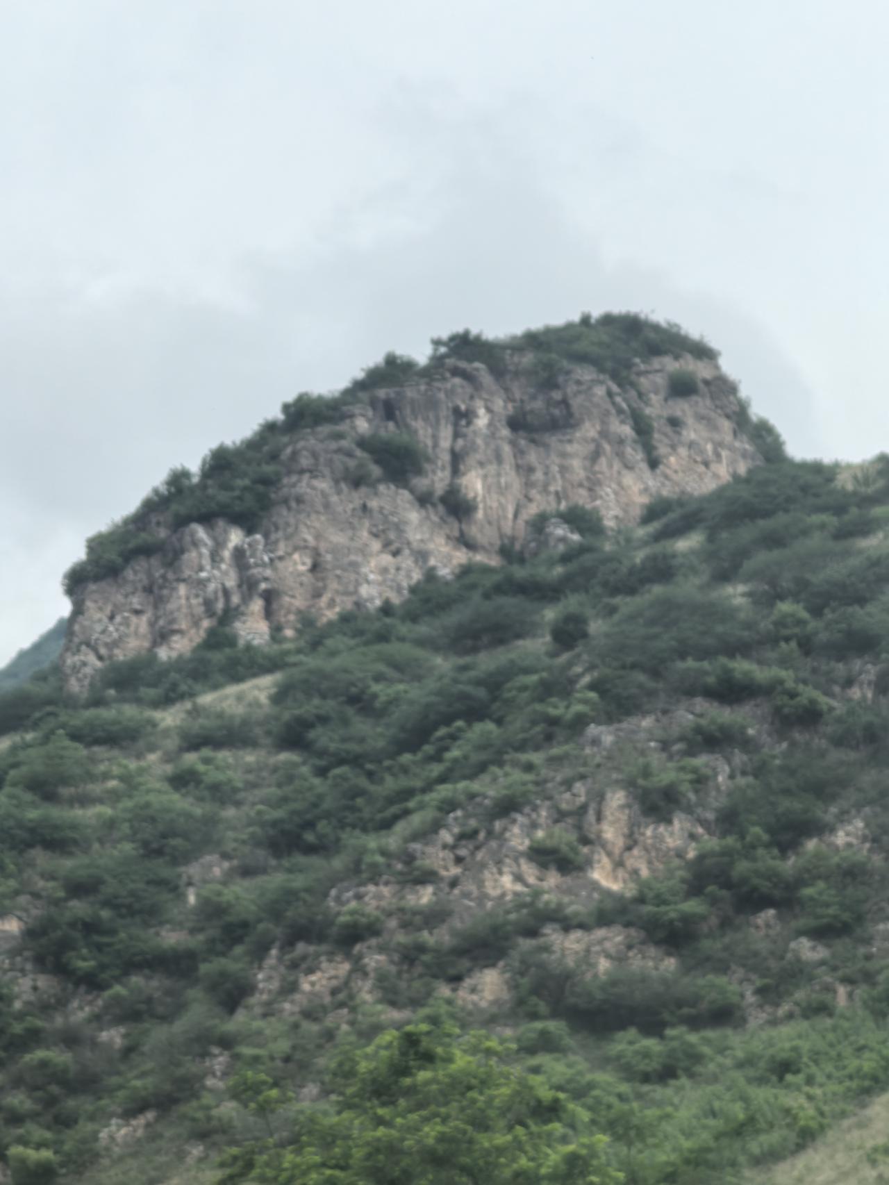 关中平原有一座“中山”，山顶藏古寺，山脚埋帝王。这就是横跨泾阳、三原、淳化的