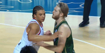 黄荣奇被顶裆还假摔，打掉王哲林立大功，卢伟居然看不上弗格今晚最大的冷门，就