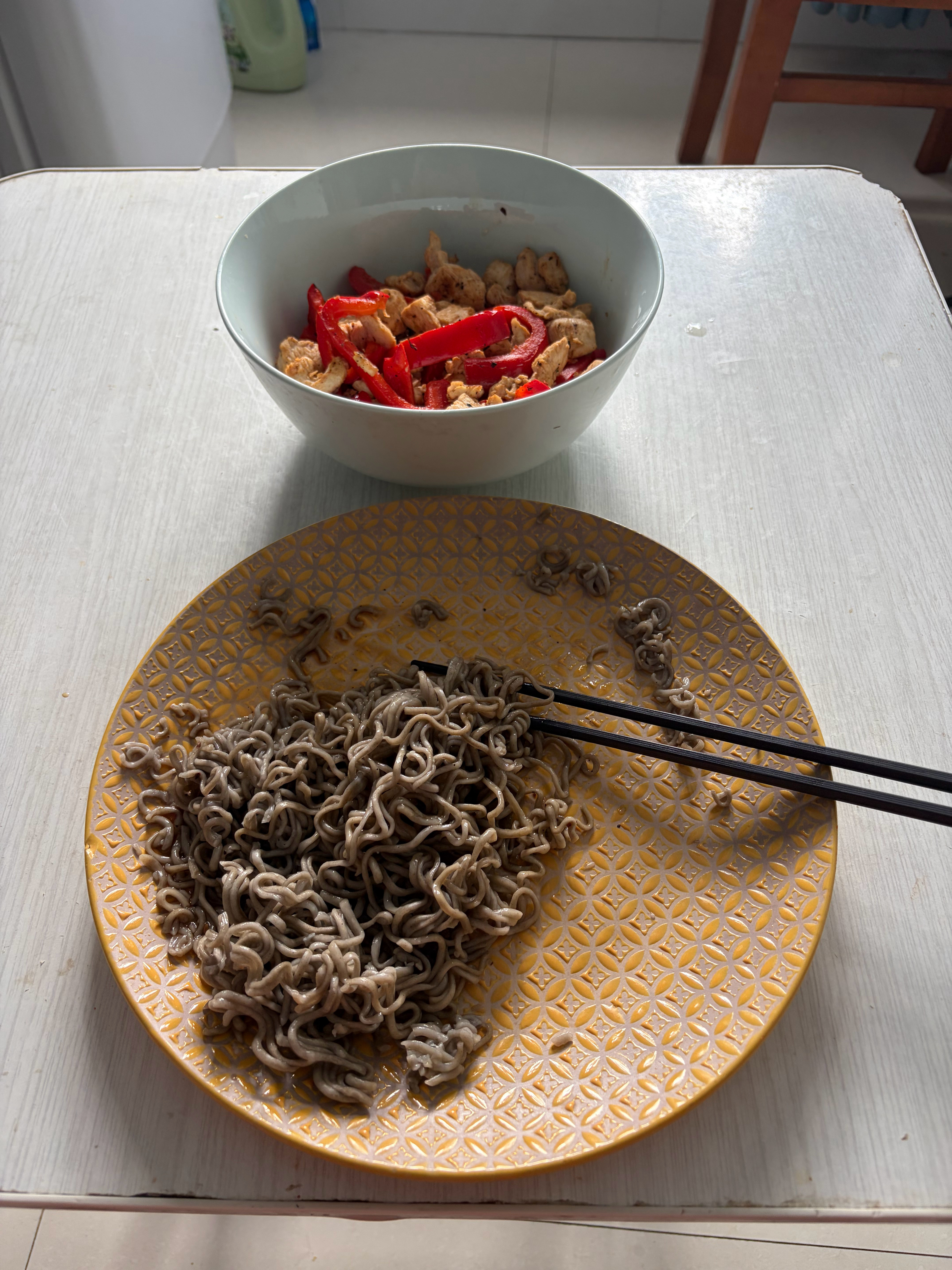 第一次炒鸡胸肉，味道还凑合，问题是糊了减脂日记彩椒炒鸡胸肉老张杂谈