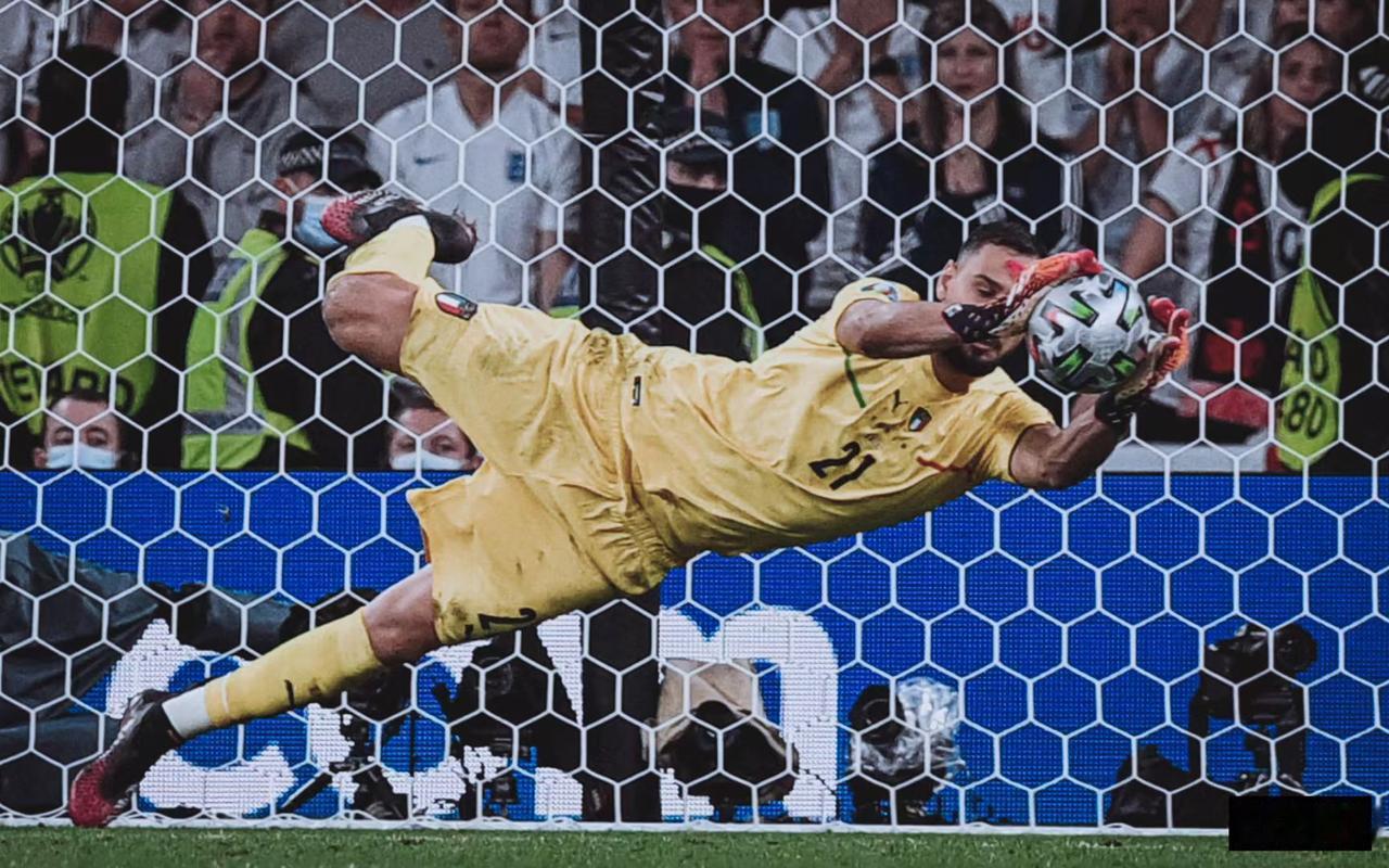 曼城遭遇FIFA病毒！曼城0比2输给勒沃库森，遭遇各项赛事两连败。在这次国际足