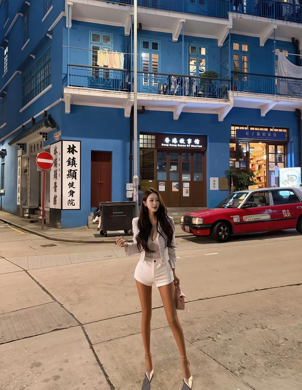 如果美女有段位，你认为图中这位应该是黄金段，还是铂金段，或者都直接可以到钻石段了