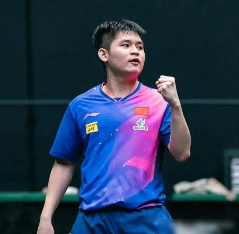 王皓脸黑得像锅底，当场提包走人，就把林诗栋一个人扔在那。你敢信？国乒主力3比1领