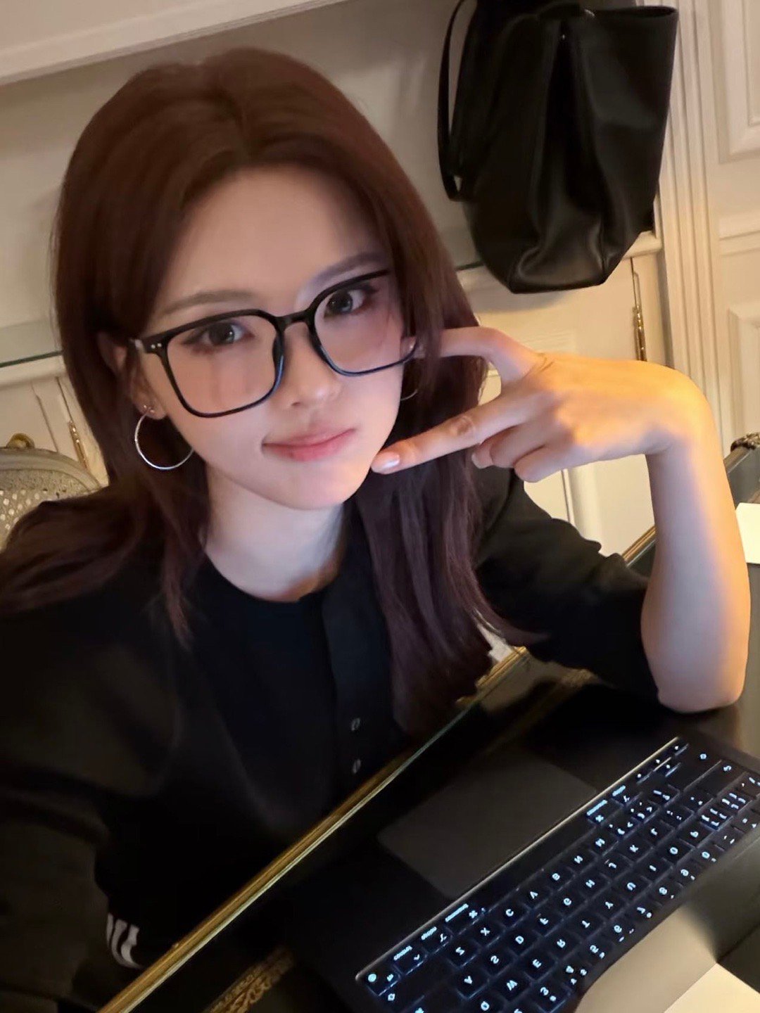 杨超越今日更新萌和御的超绝反差感🙇🏻‍♀️这脸怎么都好看​​​