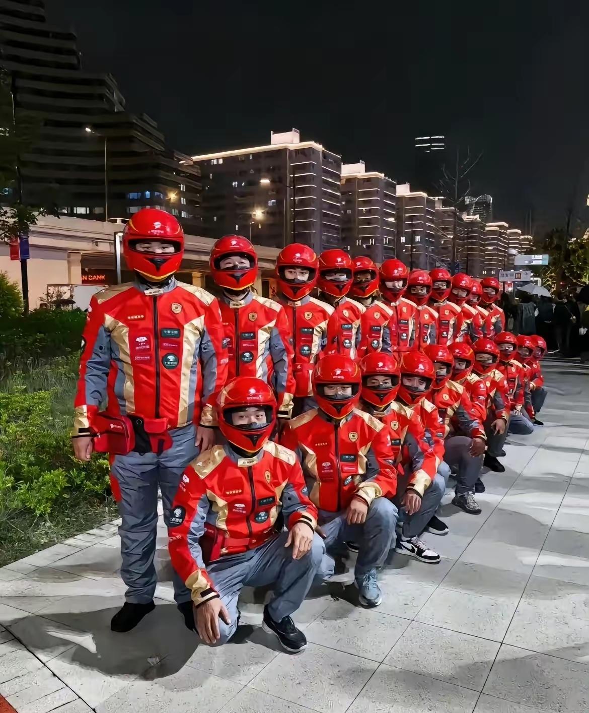 外卖工服卷成“F1赛道风”：淘宝闪购之后，京东外卖的“穿衣革命”藏着三重心机