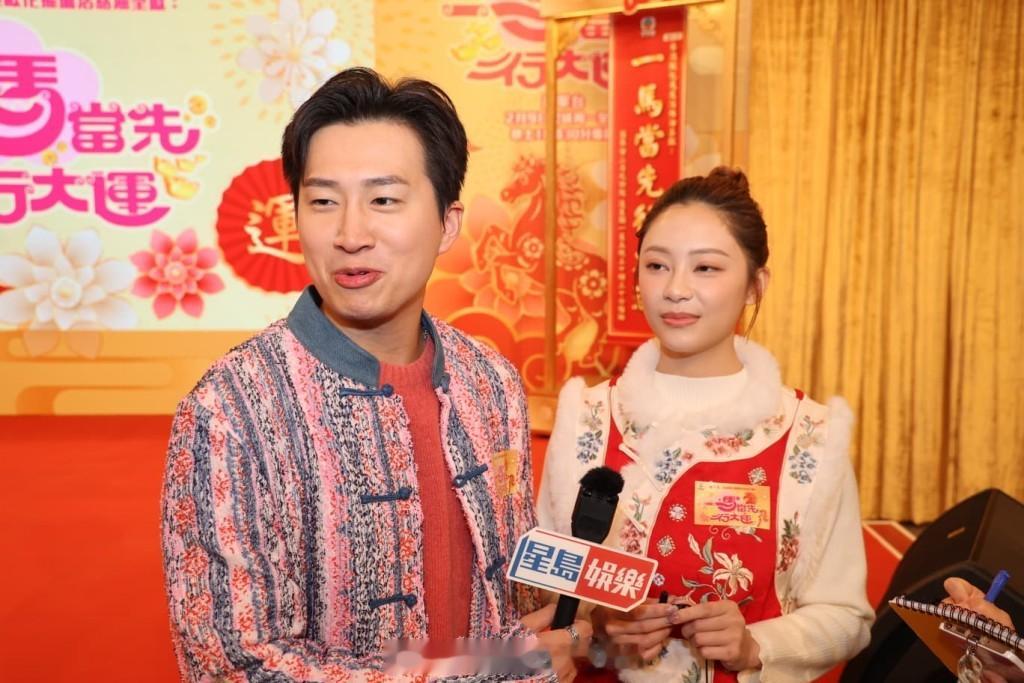 星岛：曾展望自曝分房睡避免奉子成婚拖叶蒨文北上开秀“亲嘴”被批过度放闪曾展望（