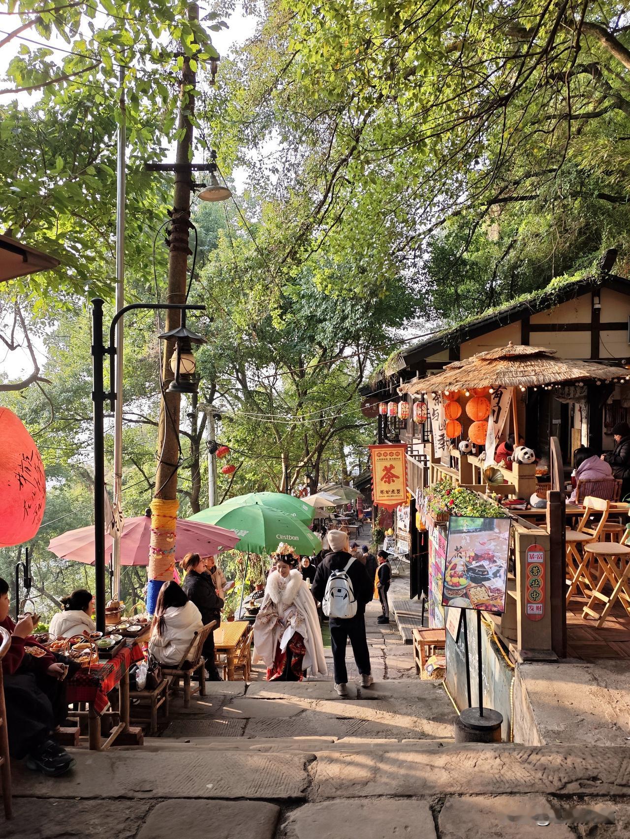周末爬山，重庆南山。轨道上新街站起，清水溪步道上山，走清凉峡到南天门，再经涂山