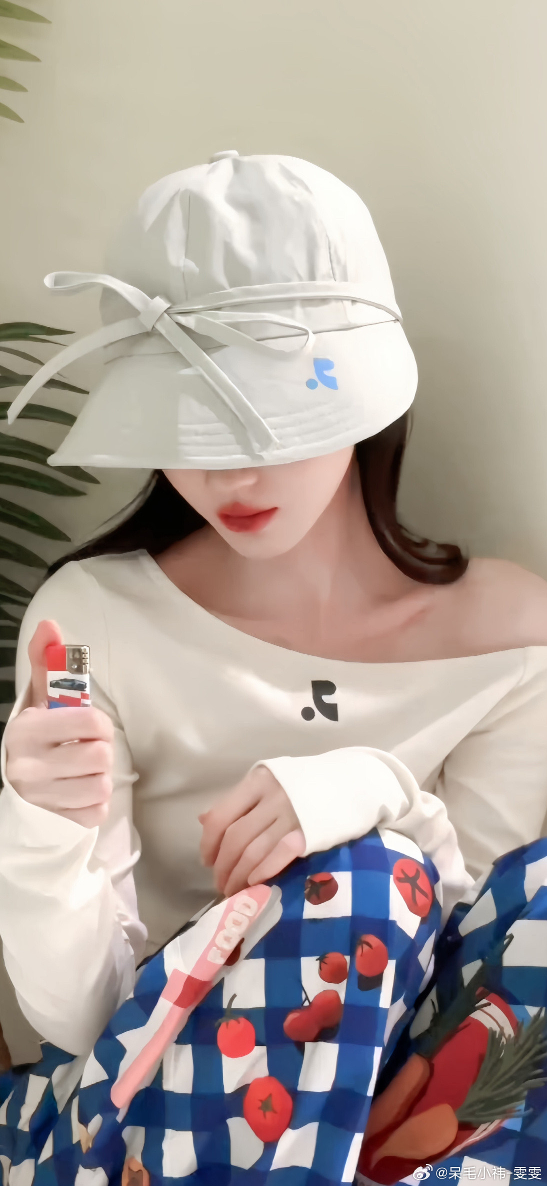 本来想买这个裤子觉得挺可爱的一看价格[微笑]​​​