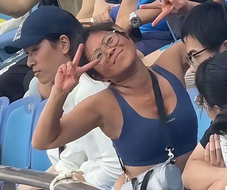 看比赛尽情狂欢算自由吗？上海一女子酒后大闹网球赛，警方介入！看比赛时，谁不