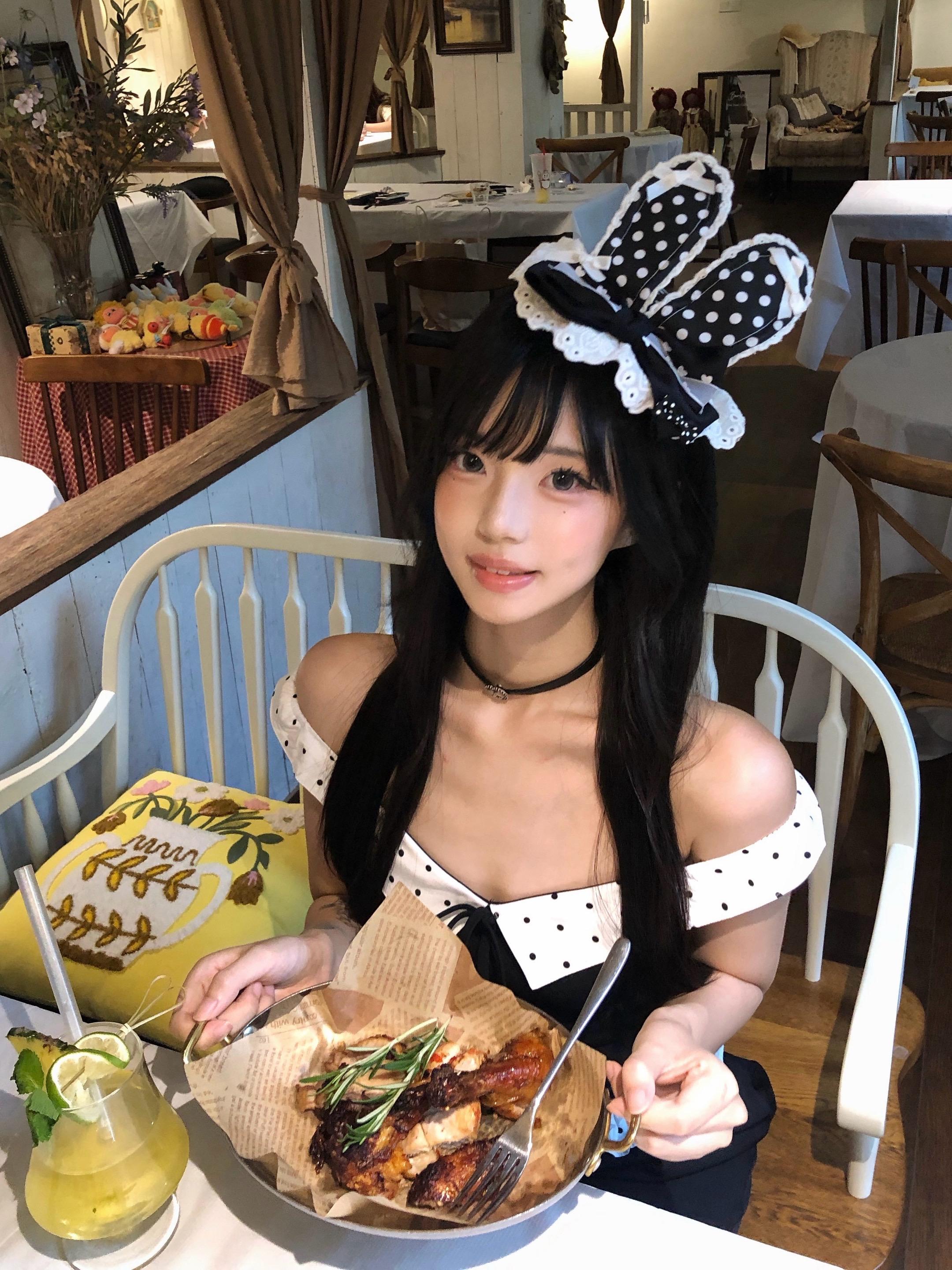 吃饭就这样拍🍽️。波点小兔闪现