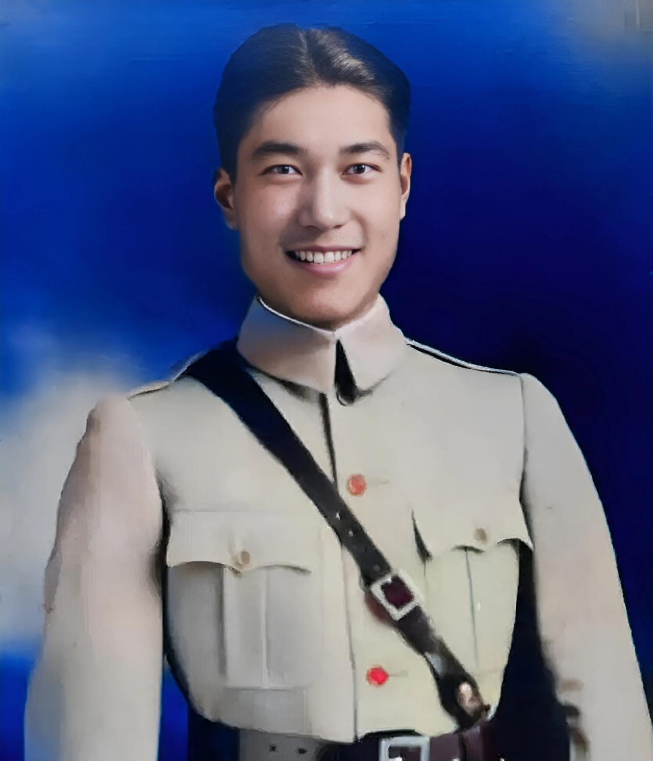 这位身穿军装、英姿飒爽的军人是梁启超九个孩子中唯一没有看到新中国成立的孩子。他正