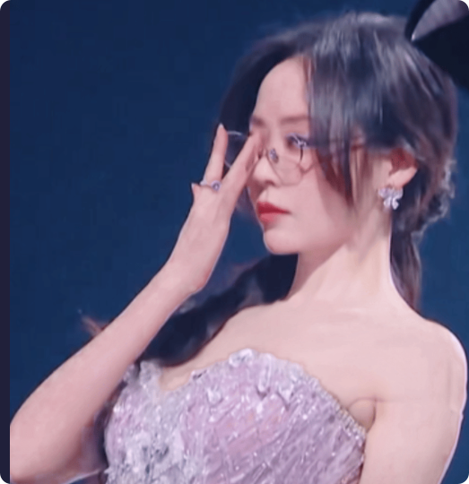终于弄明白，为啥张靓颖有那么多大老板喜欢她了！不是因为馋她身子，而是因为张