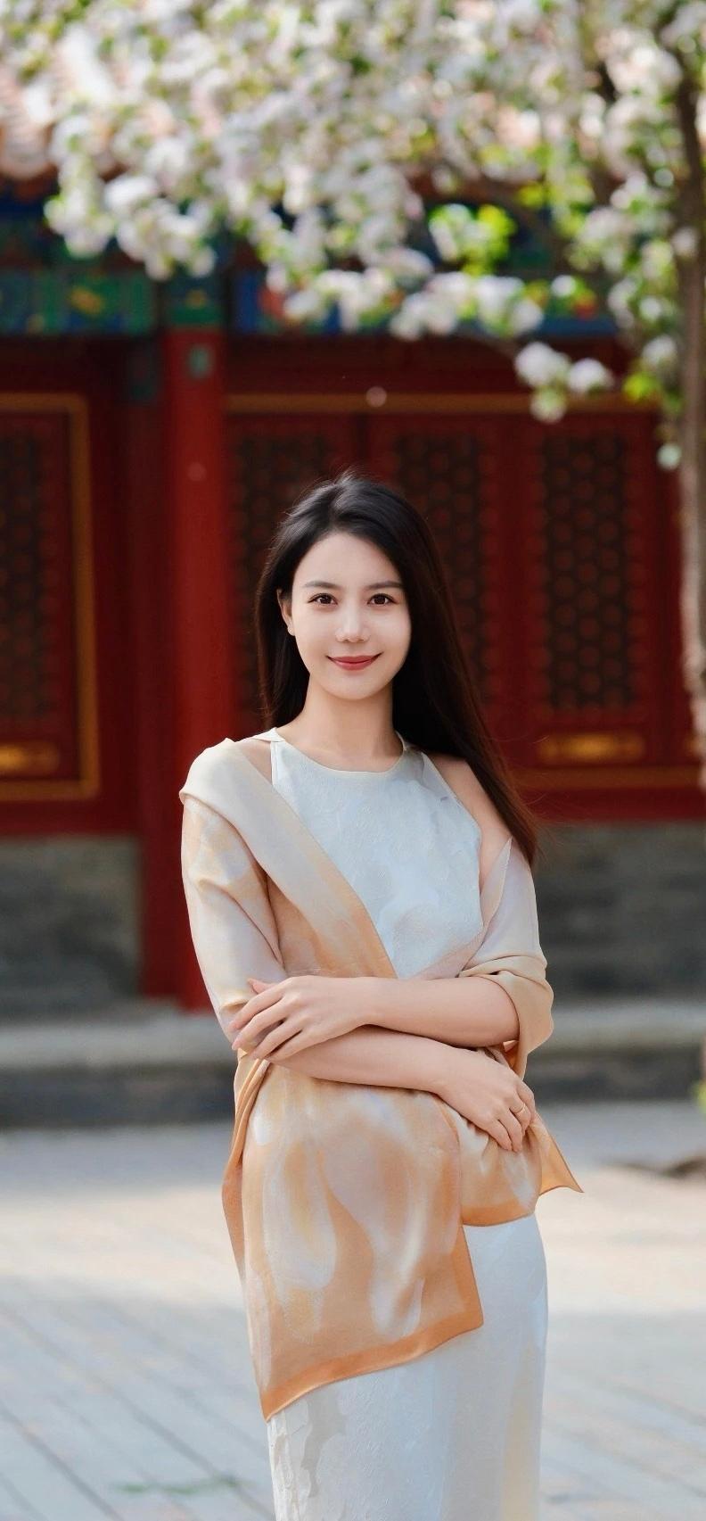 红墙、白裙、丝巾是灵魂[比心]人物写真