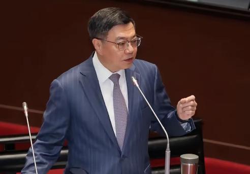 霍尔木兹海峡堵死的第三天，台湾行政院长取消全部上午行程，紧急召集财政、金管、经济