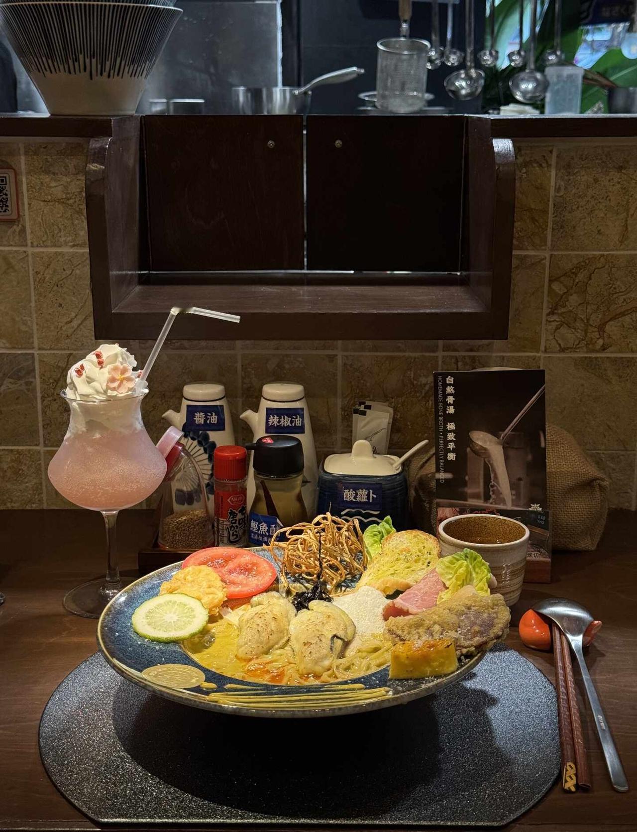 广州！六运小区挖到适合一人食的治愈小店！周末的六运小区真的好多人！！！偶然进