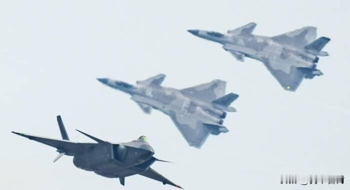 局势变得太快！美媒：基础款歼-20停产后，三大海外客户浮出水面。飞机这东西没有绝