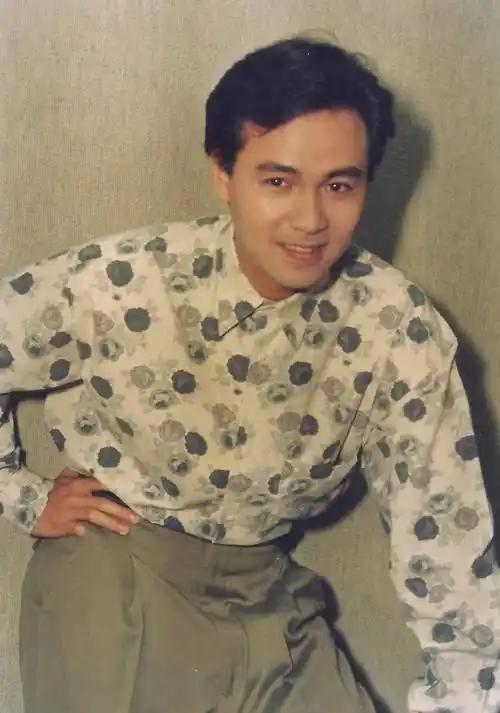 他是“四大天王”之首，消失了23年，离婚后再娶初恋，如今还好吗？ 主要