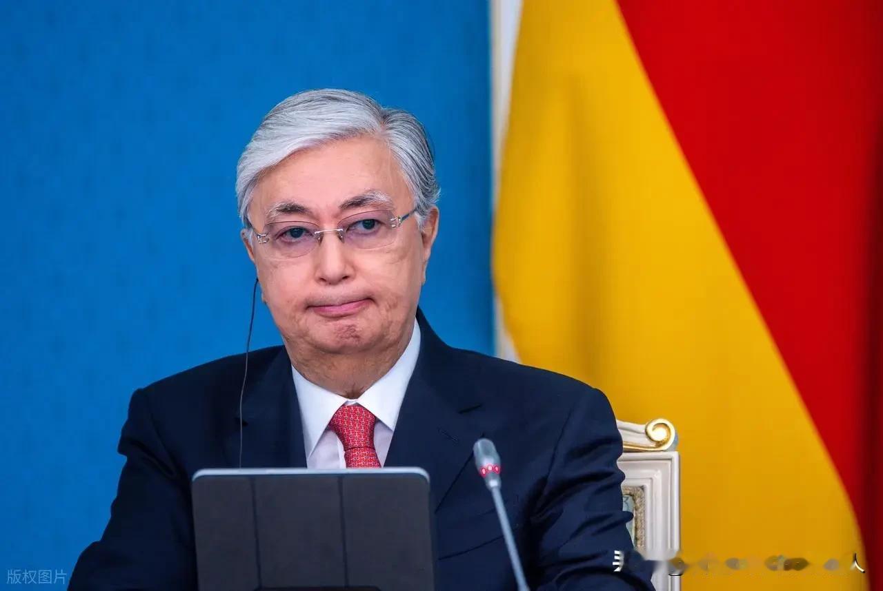 哈萨克斯坦刚跟日本签完字，庆功酒还没醒，就发现掉坑里了。很多人以为这是日本成功挖