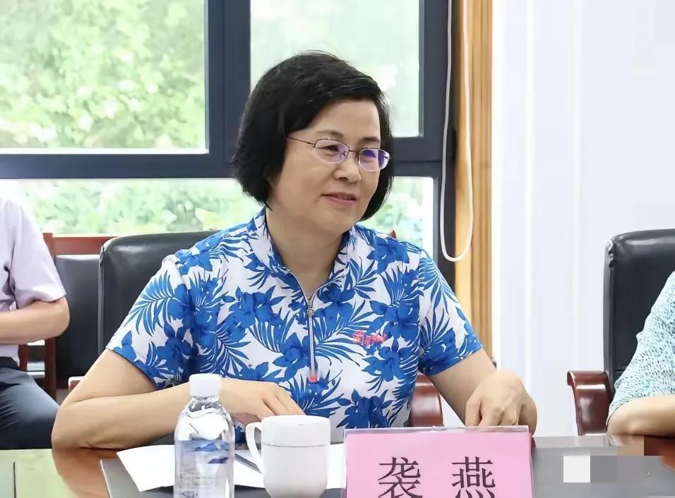 在被查半年之后，袭燕被“双开”。在已经查实的违法违纪问题中可见，袭燕确实是贪心不