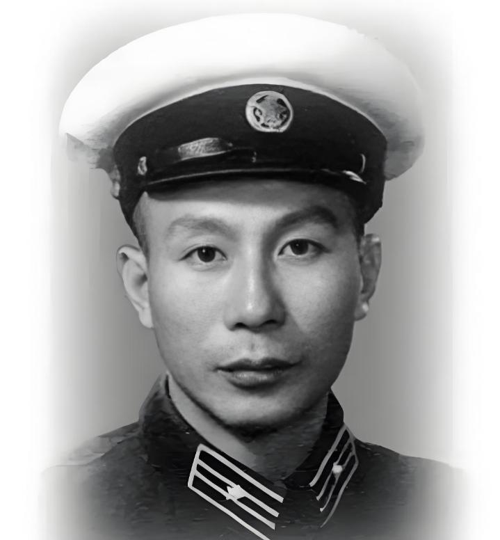 1955年，一艘故障抛锚的解放军22吨鱼雷艇，带着最后一枚雷艰难返航，迎面却撞上