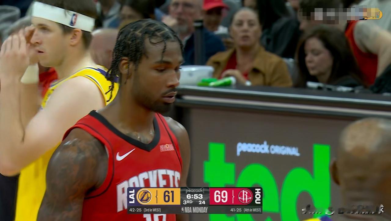 火箭大将伊森的大合同彻底的化为了泡影！在今天火箭主场以92：108不敌湖人的比赛