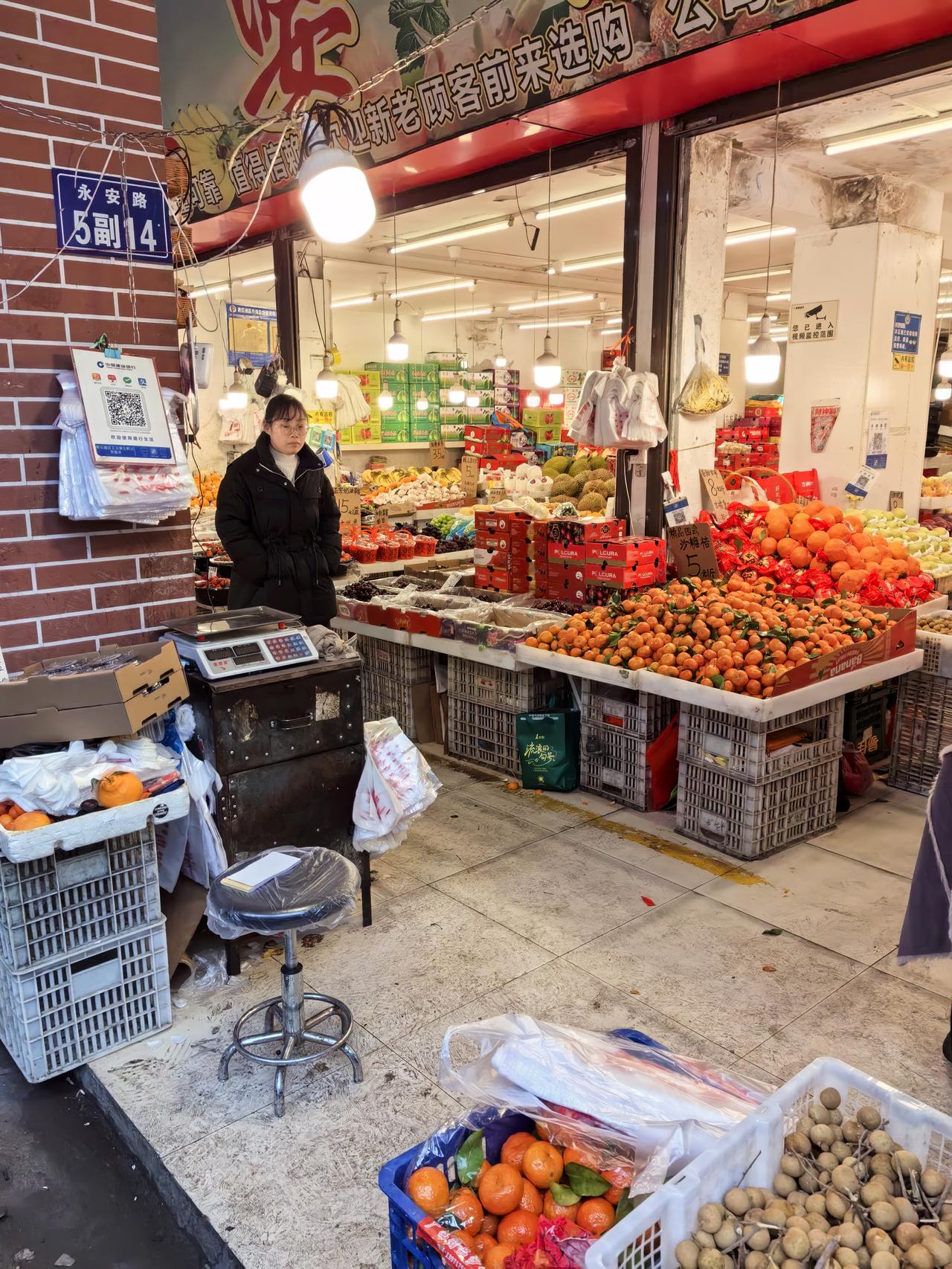 人在落魄没钱的时候，心态可不能崩。我有个朋友，之前创业失败，欠了一屁股债，兜里比