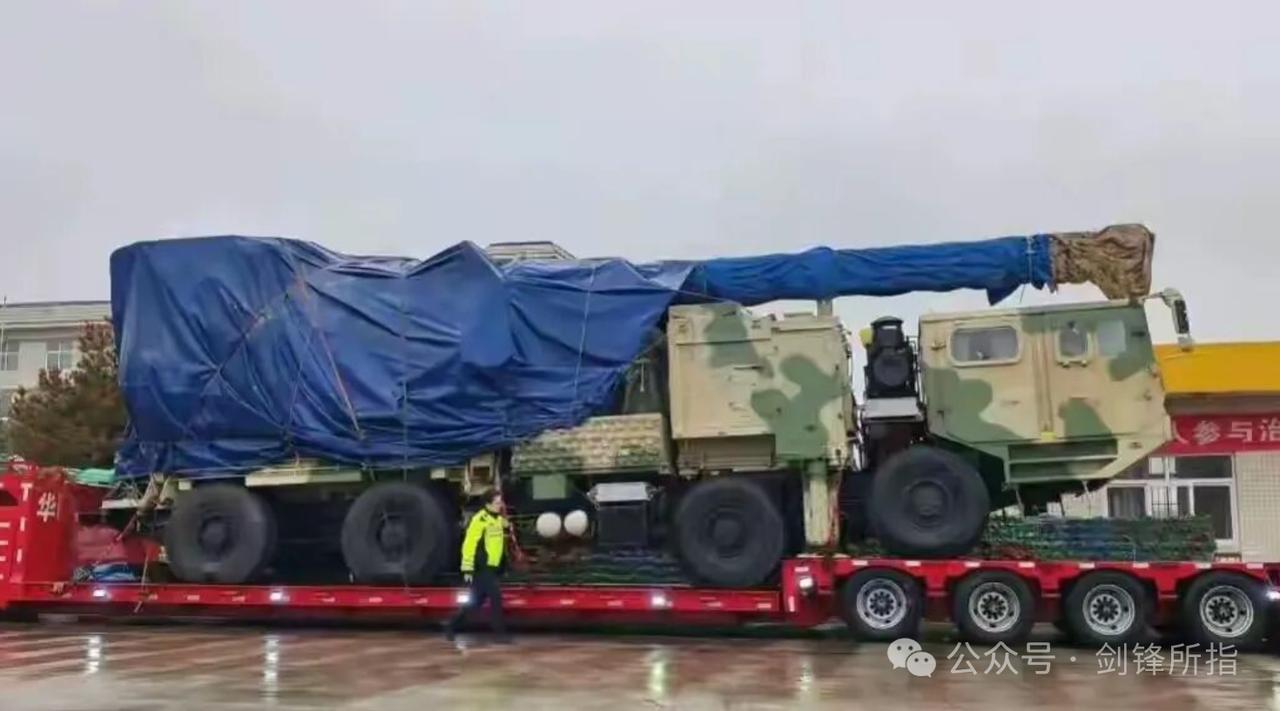 东大陆基型车载电磁炮现身!是不是样车不太清楚，反正这尺寸个头就比181炮（车载