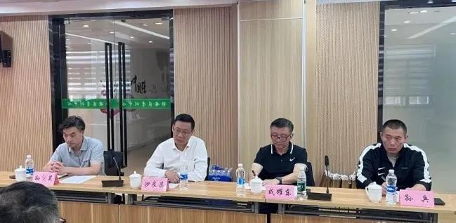 申花要跟进了，除了主题大巴还有足球互动！海港青训与静安足球青训打成合租！申花可以