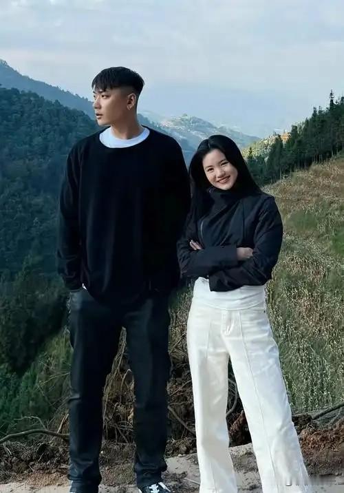 之前追《变形计》的时候，最嗑的就是崔晋和李勒优这对无血缘兄妹，当初全网都在说这是综艺里唯一没走散的双