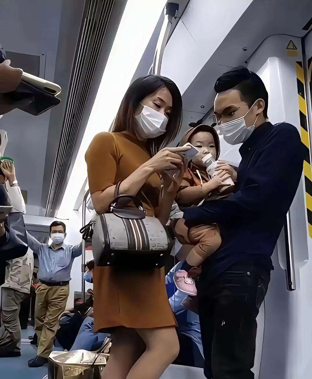 大家羡慕他吗？反正我是挺羡慕的……怀里有娃，身边有她，这才是真正的人生赢家