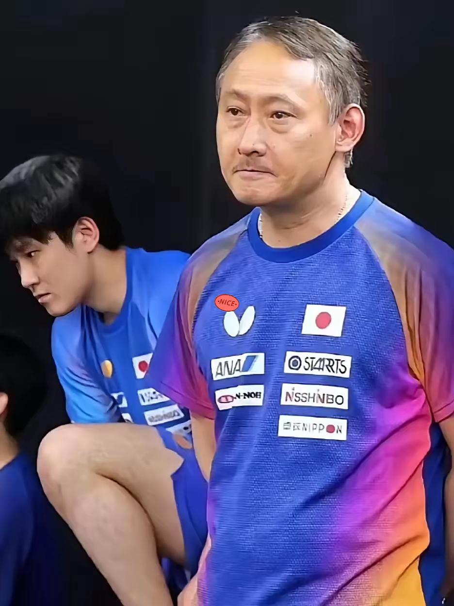 张本宇此刻心情跌倒了低谷！儿子拿冠军，老子却愁眉苦脸！张本智和这波操作，真是