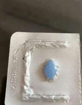 湖南女子老公裤兜现神秘药片，咋回事？老公醉醺醺回家，脱衣裤后倒床上。女