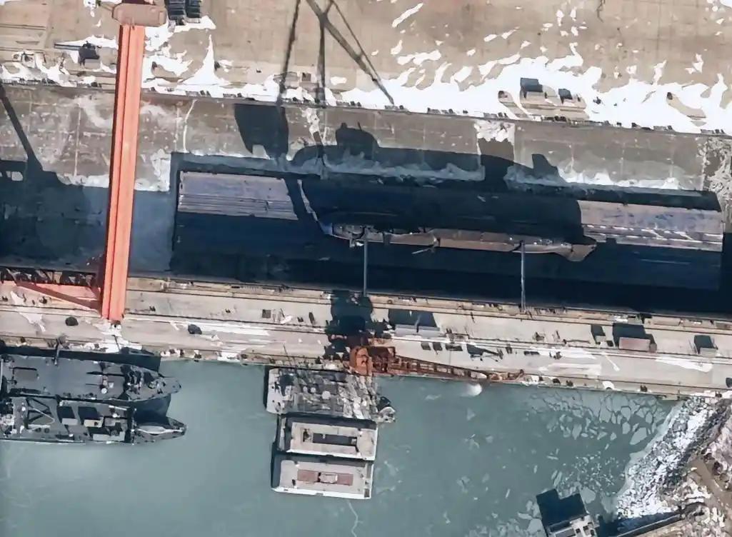 095核潜艇：万吨艇体+鹰击20，西方紧盯卫星图，真正杀招藏在水下！外媒卫星图曝