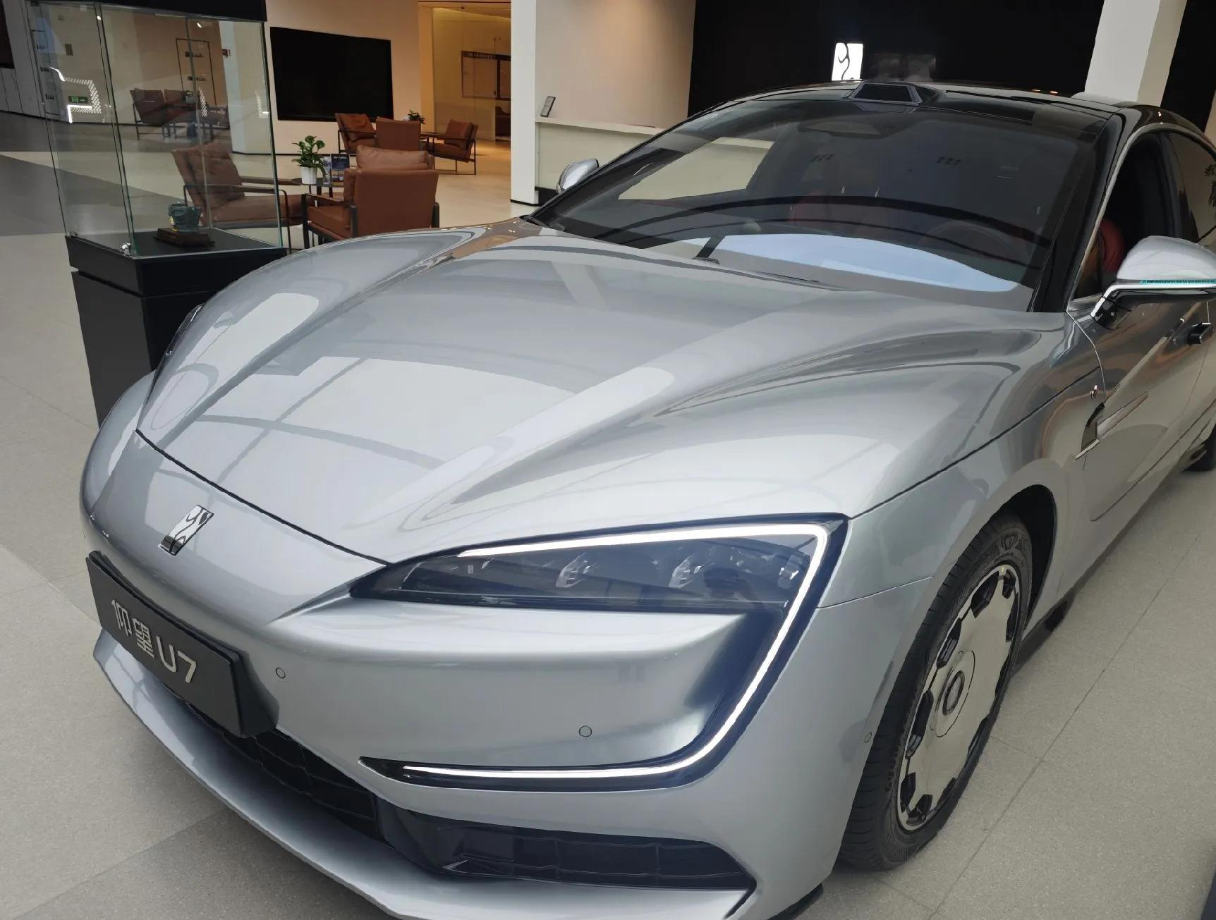 试驾仰望U7EV，感受国产性能轿跑实力