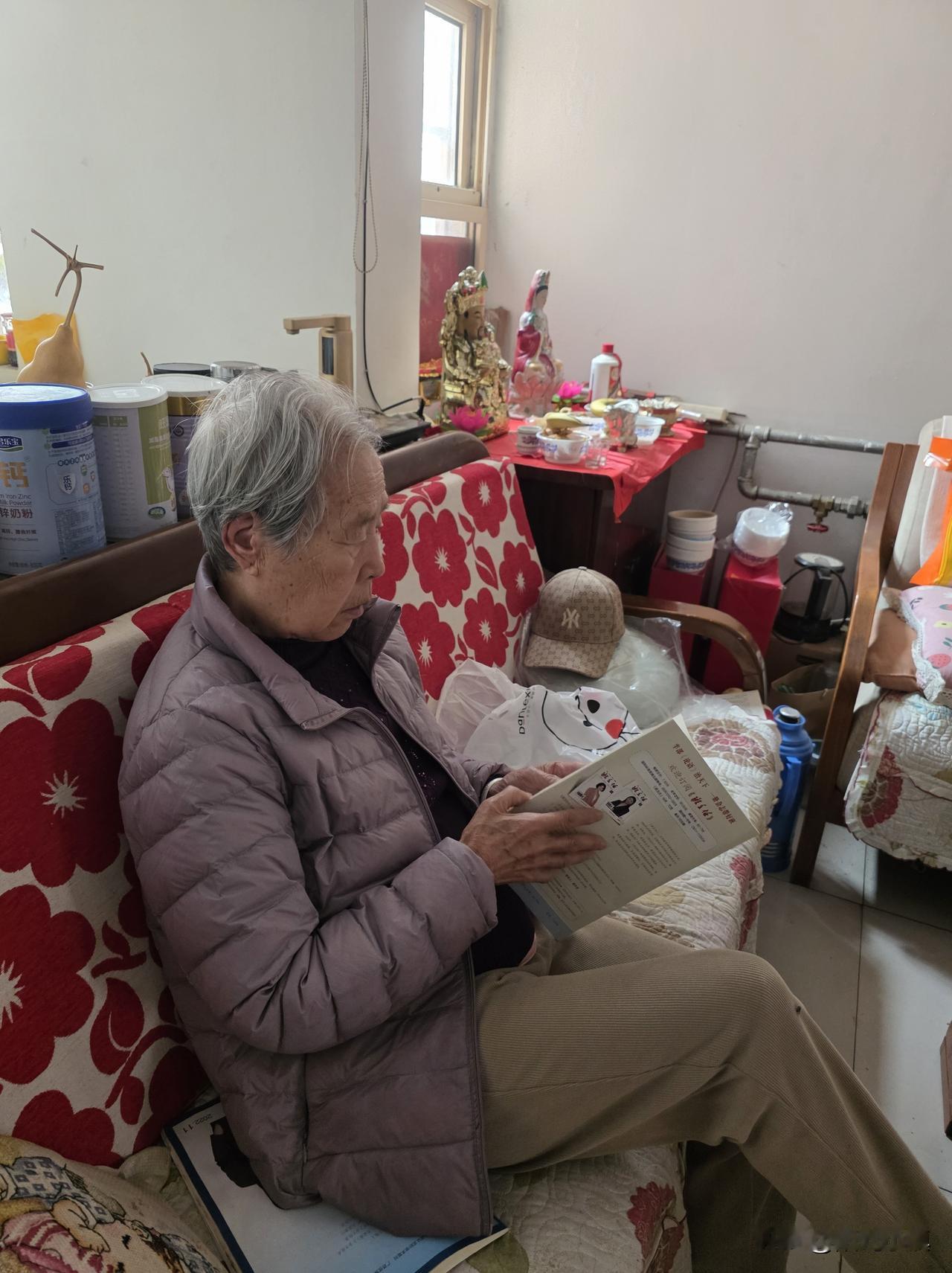 中午跟老娘一拍即合，这回没跟我拧巴，说出来就出来了……中午不想在家吃了，我构