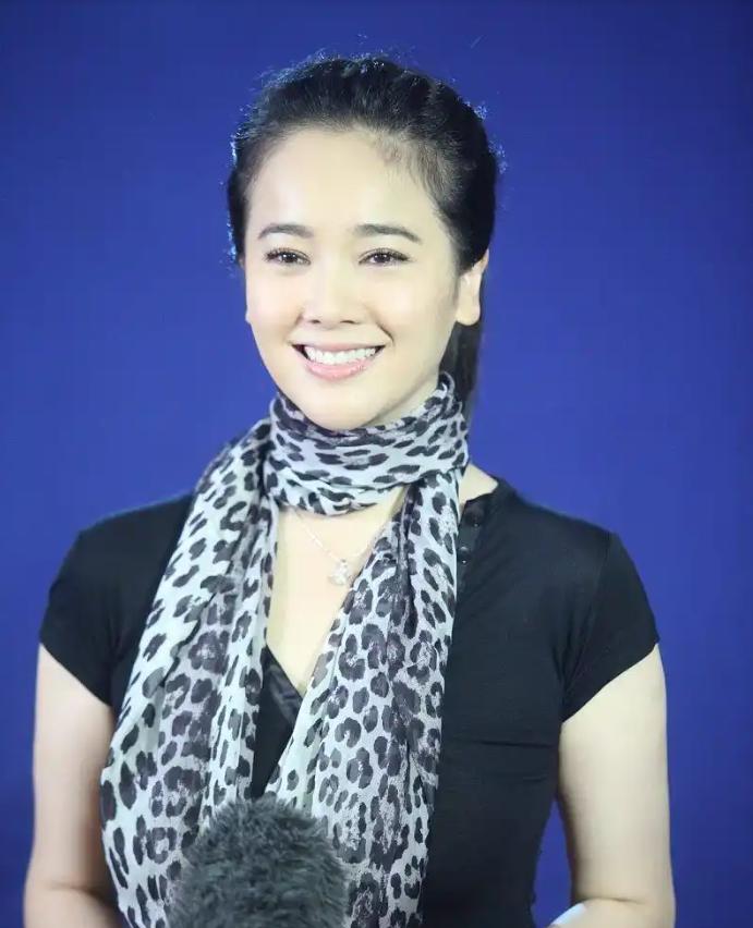 导演要求我全部脱光！ 现在的左小青48岁了。前两天刷到她一条日常视频，素颜出
