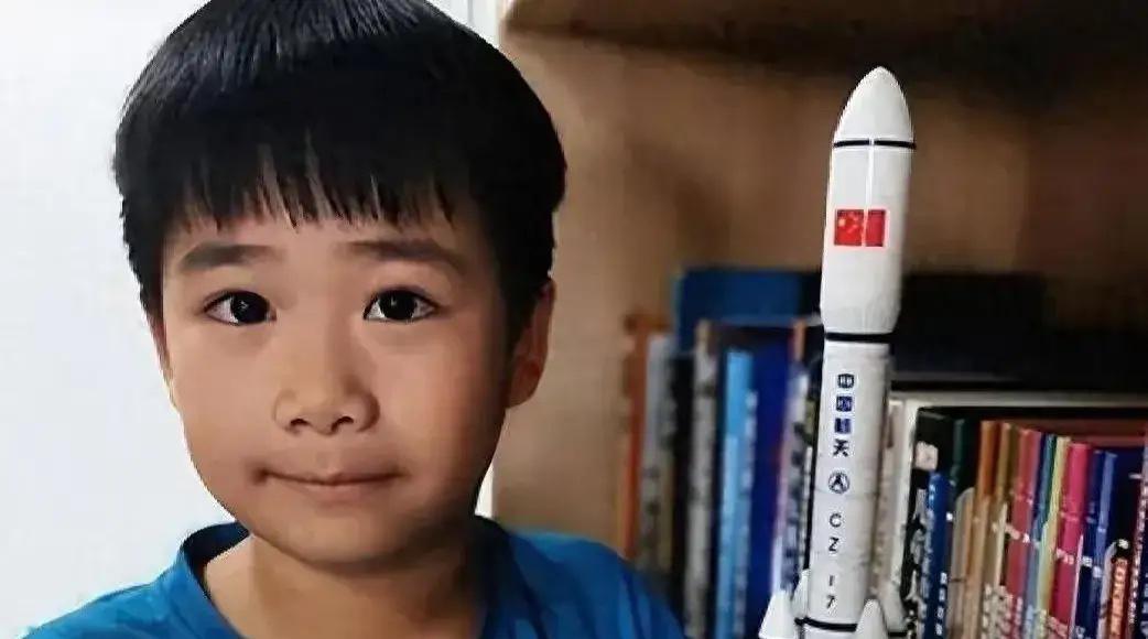 浙江10岁男孩家中自制火箭，惊动央视，父亲：他说的内容我听不懂！11岁的严弘