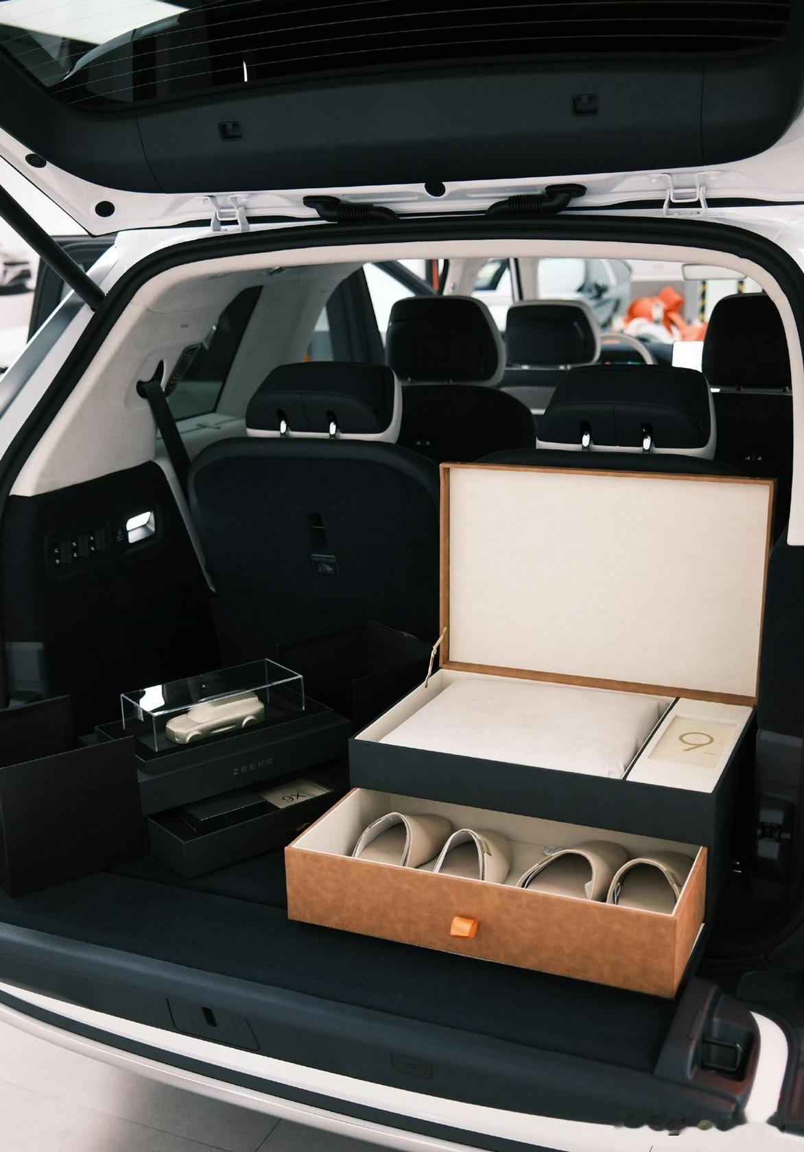 迟到的提车分享继10月送走了我的大蛤蟆，本来已经定了别的车了，最后还是选回了极