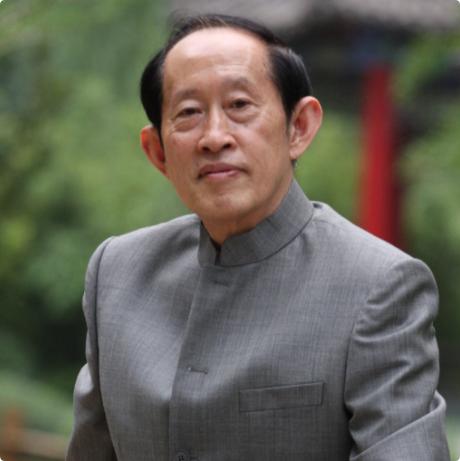 王立群说：“看一个人是不是好人，你就记住这么一句话，小人玩心眼，好人讲真诚，坏人