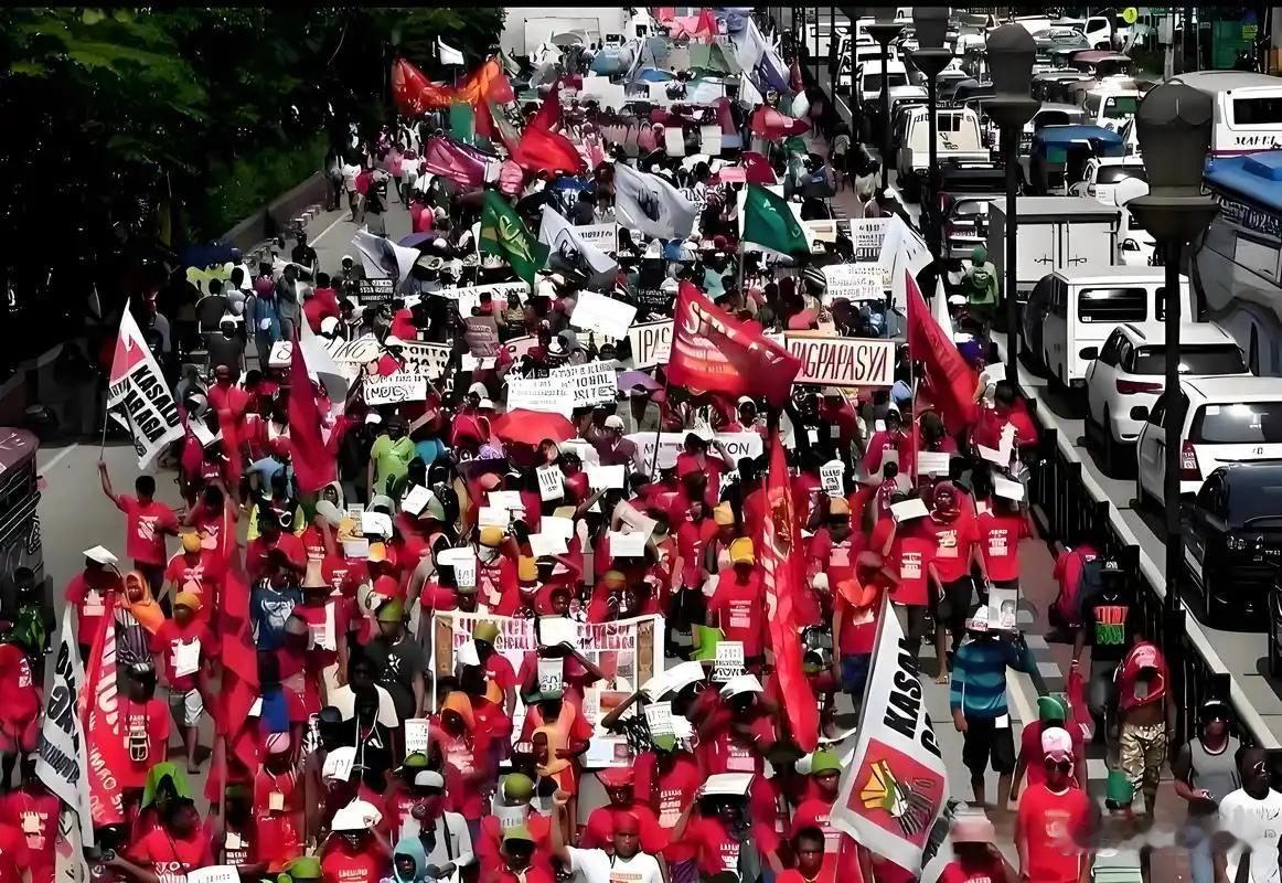 菲律宾这下始料未及，中国不再继续周旋。10月1日国庆当日，马尼拉国际机