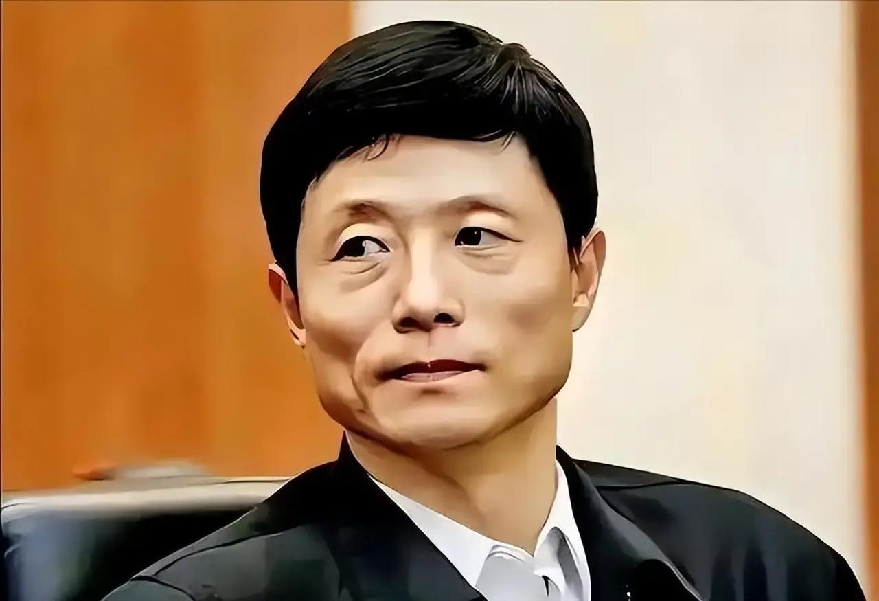 艾跃进曾经提出了一个尖锐的问题，让工人下岗，还要他们重新开始，你们为什么不自己重