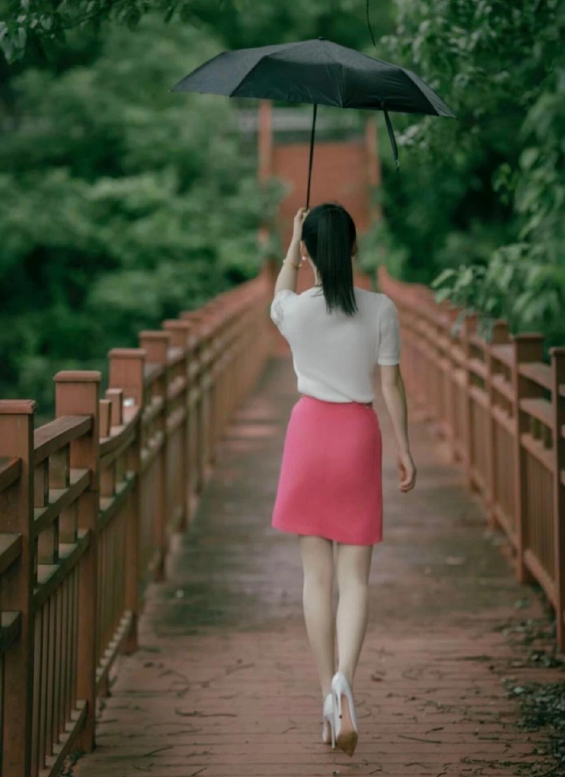 胜似闲庭信步，今日得宽馀