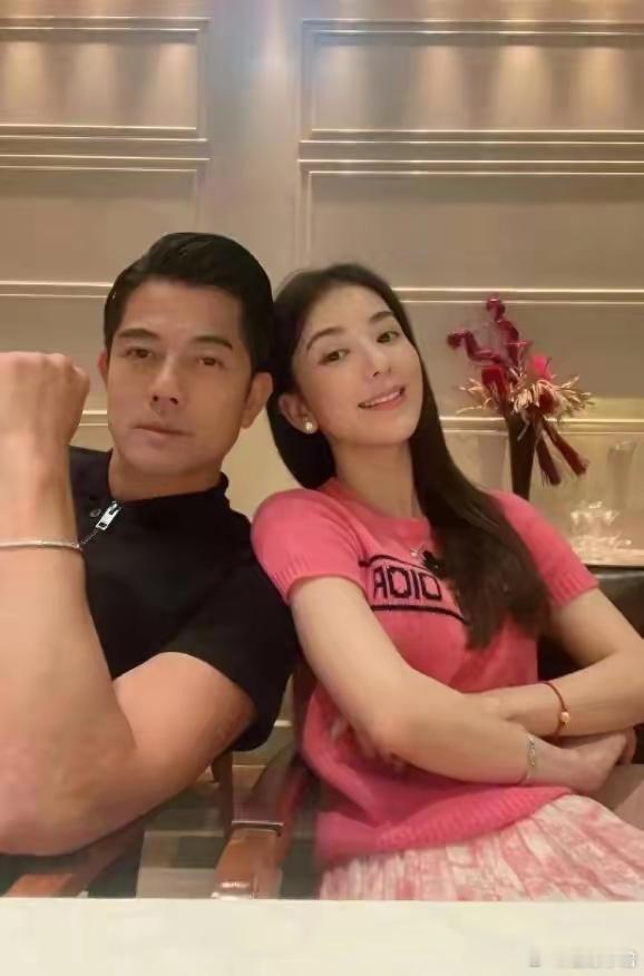 方媛挺大孕肚外出逛街！港媒曝是男胎郭富城超乐，赠无限额信用卡​​​