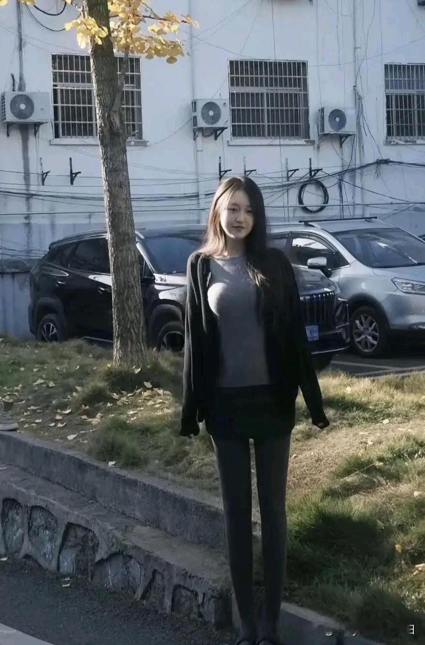 光看背景，你们能猜到是什么单位的后院吗？提示下，国企。