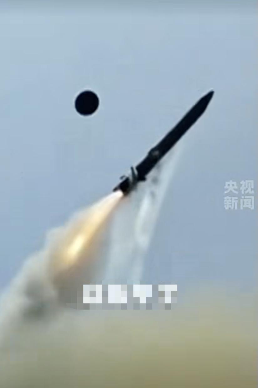 中国新型武器的迭代改进速度真快！这款黑色导弹也亮相了。黑色导弹目前在世界上并