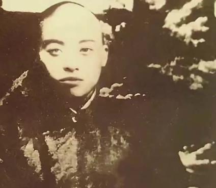 杨靖宇遇害当晚，叛徒们摆了庆功宴，请客的人是张奚若，是他亲手打死了杨靖宇，日本人