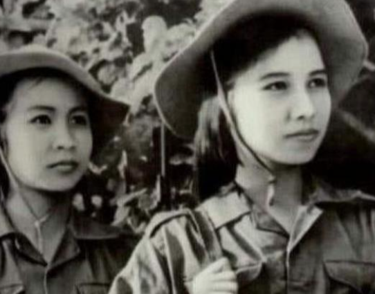 中国士兵因长得太帅,被越南女兵掳走当丈夫,归国后坦言很想她们